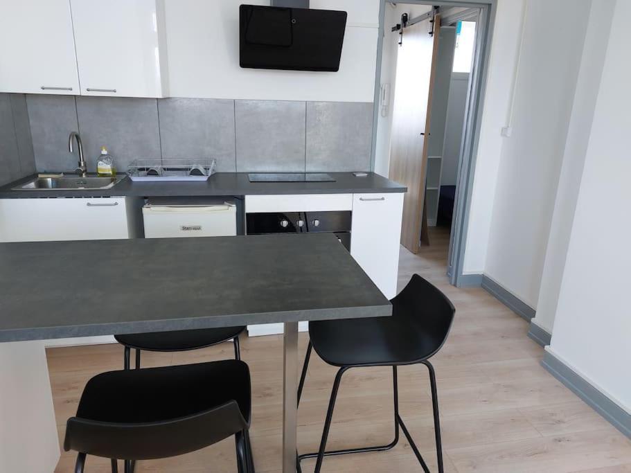 Le Voltaire - T2 Neuf Face Pyrenees Apartment Tarbes Exterior photo